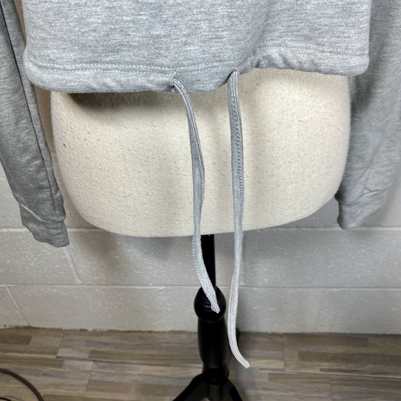 Misska Heather Gray Cropped Drawstring Sweatshirt - Picture 3 of 8
